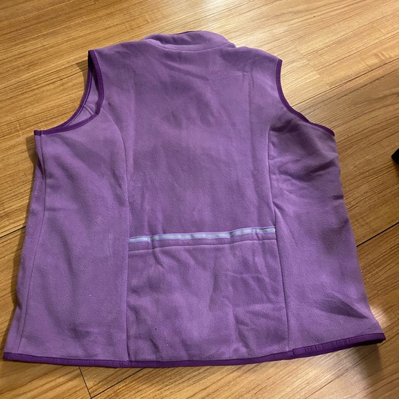 Woman’s Curves brand full zip vest - Picture 5 of 9